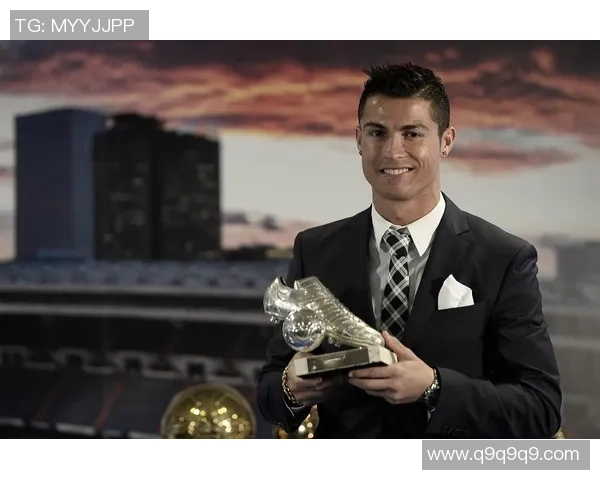 揭秘足球明星黑色衬衫背后的故事与时尚魅力