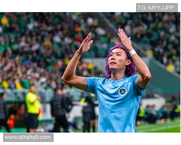 刚刚崭露头角的足球新星如何在赛场上书写自己的传奇故事